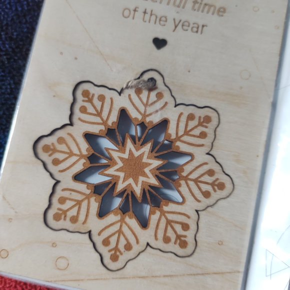 🌸 3 for $20 🌸 5 x 7 Wooden Card with Snowflake Ornament - Picture 2 of 2